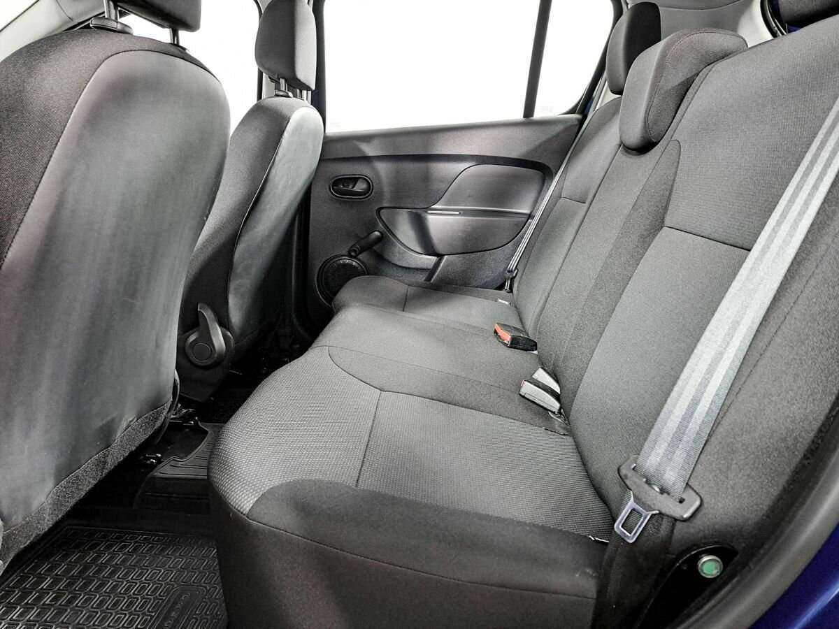 Renault Sandero с пробегом — 2015 год. Фото: #9