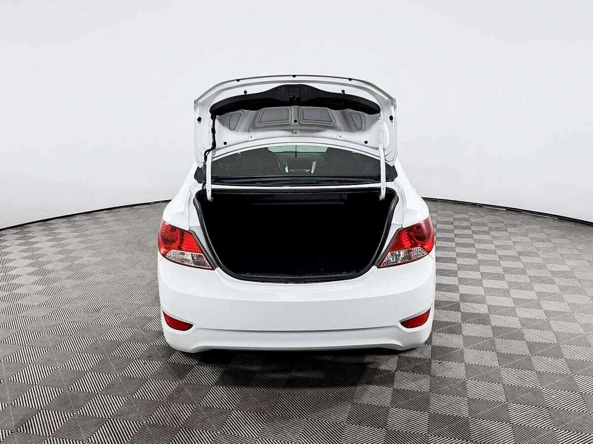 Hyundai Solaris с пробегом — 2013 год. Фото: #9