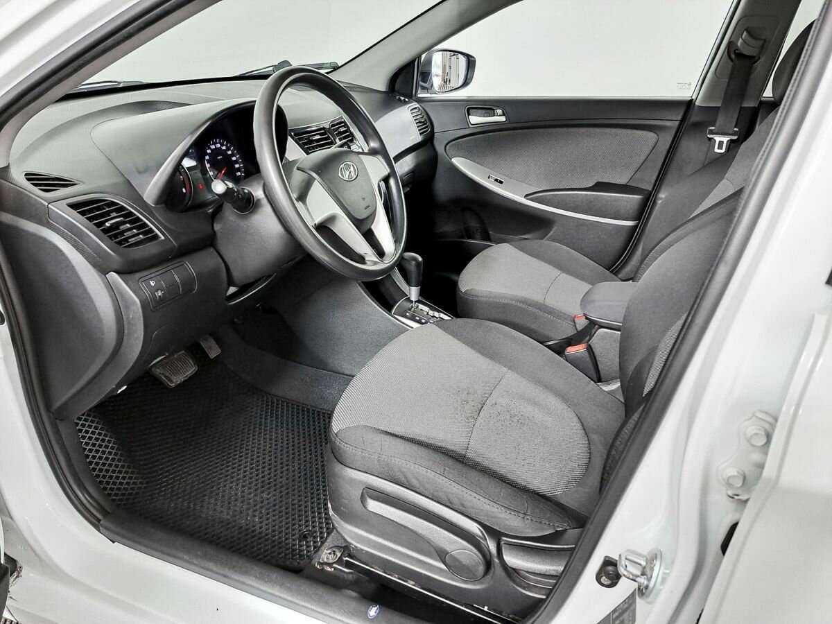 Hyundai Solaris с пробегом — 2013 год. Фото: #15