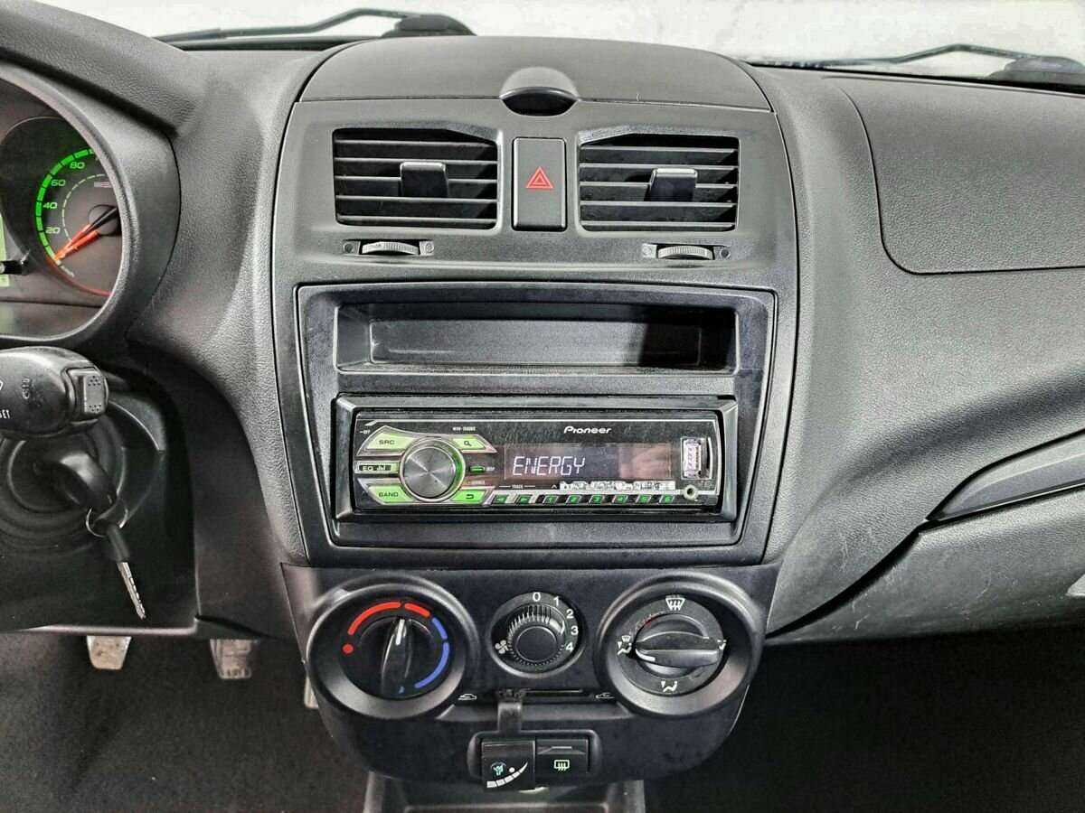 Lada (ВАЗ) Kalina с пробегом — 2015 год. Фото: #11