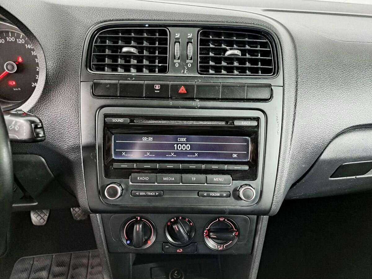 Volkswagen Polo с пробегом — 2012 год. Фото: #14