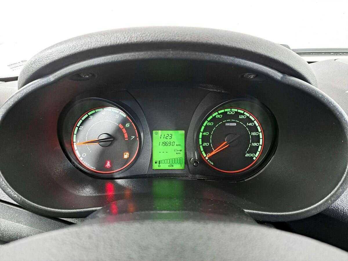 Lada (ВАЗ) Kalina с пробегом — 2014 год. Фото: #8