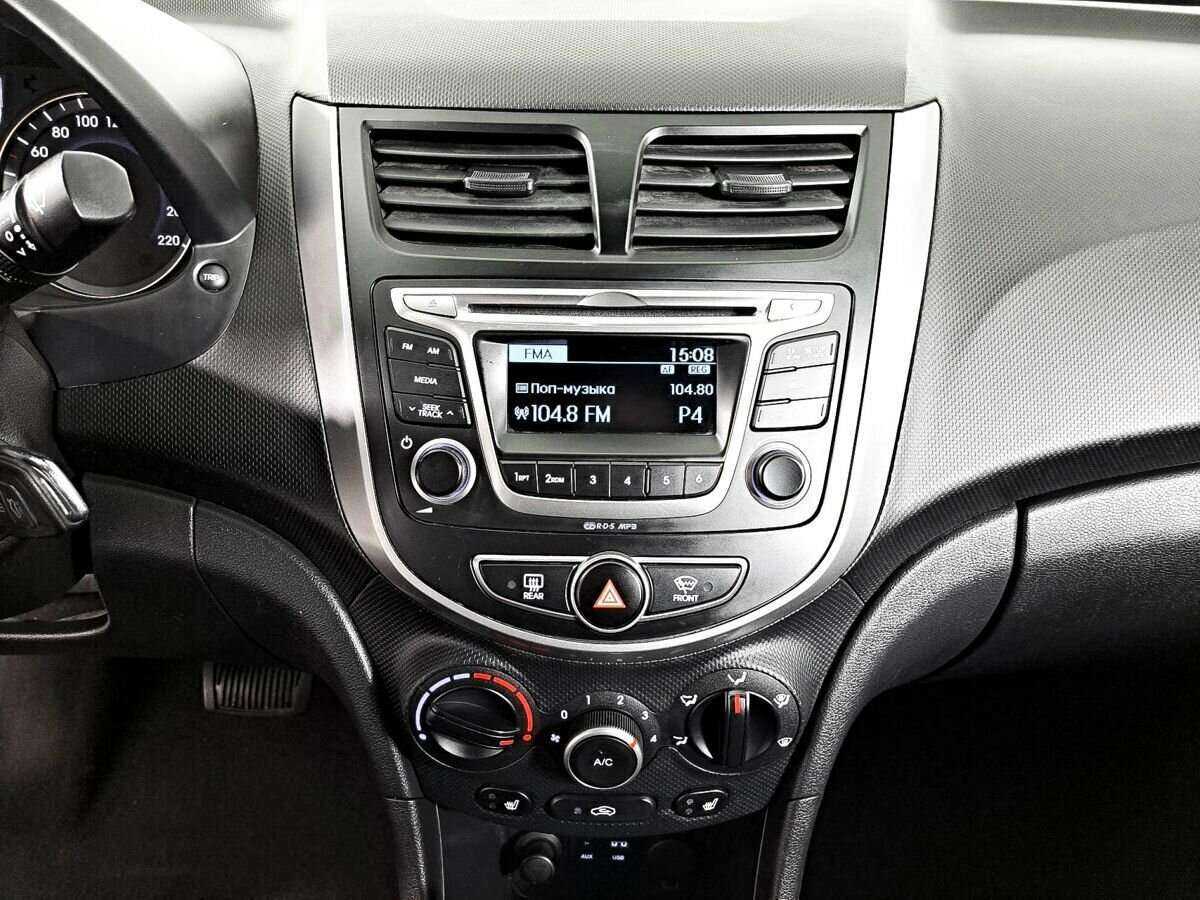 Hyundai Solaris с пробегом — 2015 год. Фото: #10