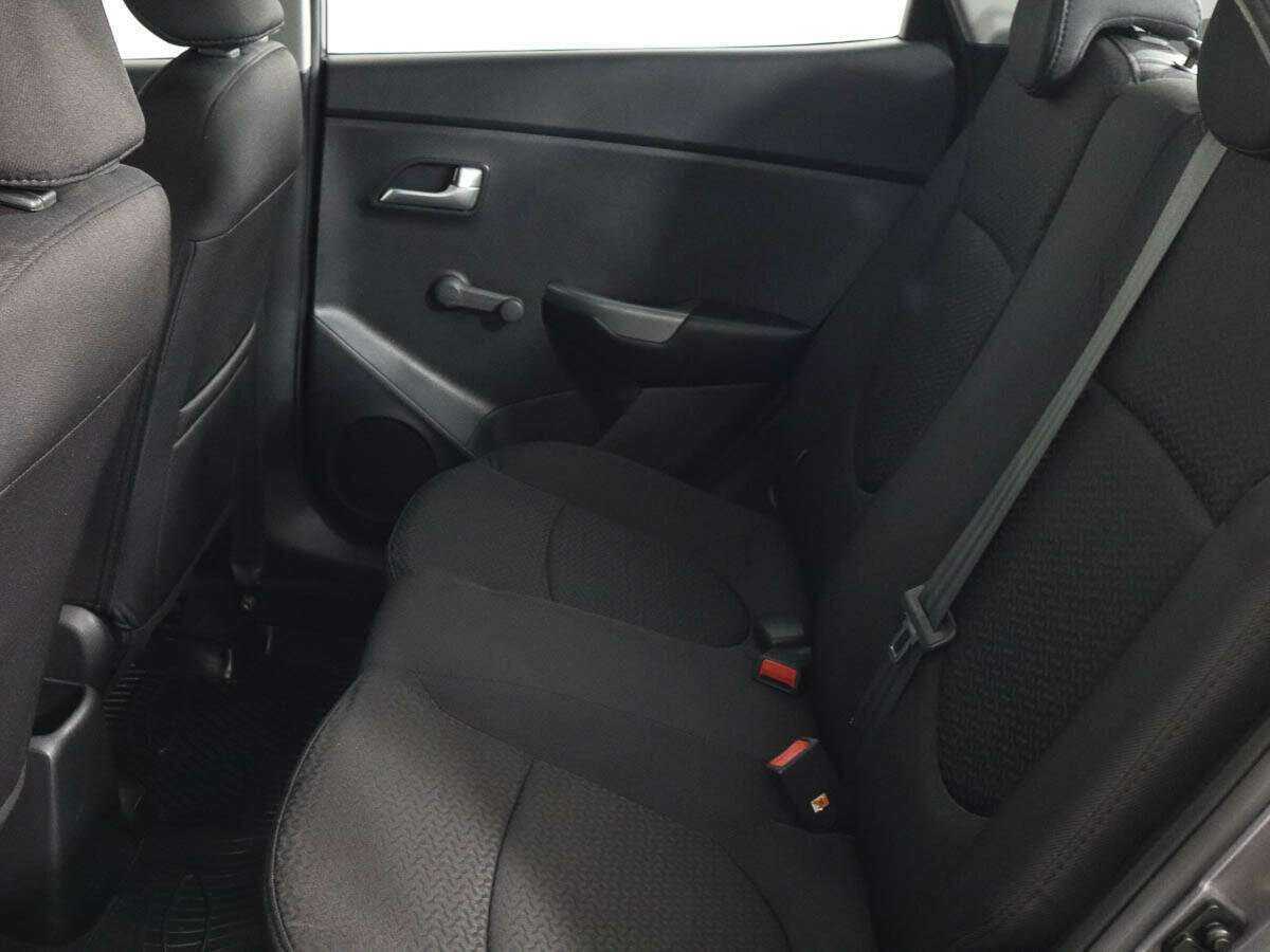 Kia Rio с пробегом — 2015 год. Фото: #7
