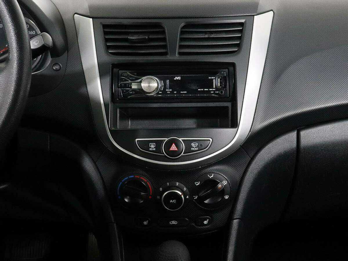 Hyundai Solaris с пробегом — 2012 год. Фото: #10