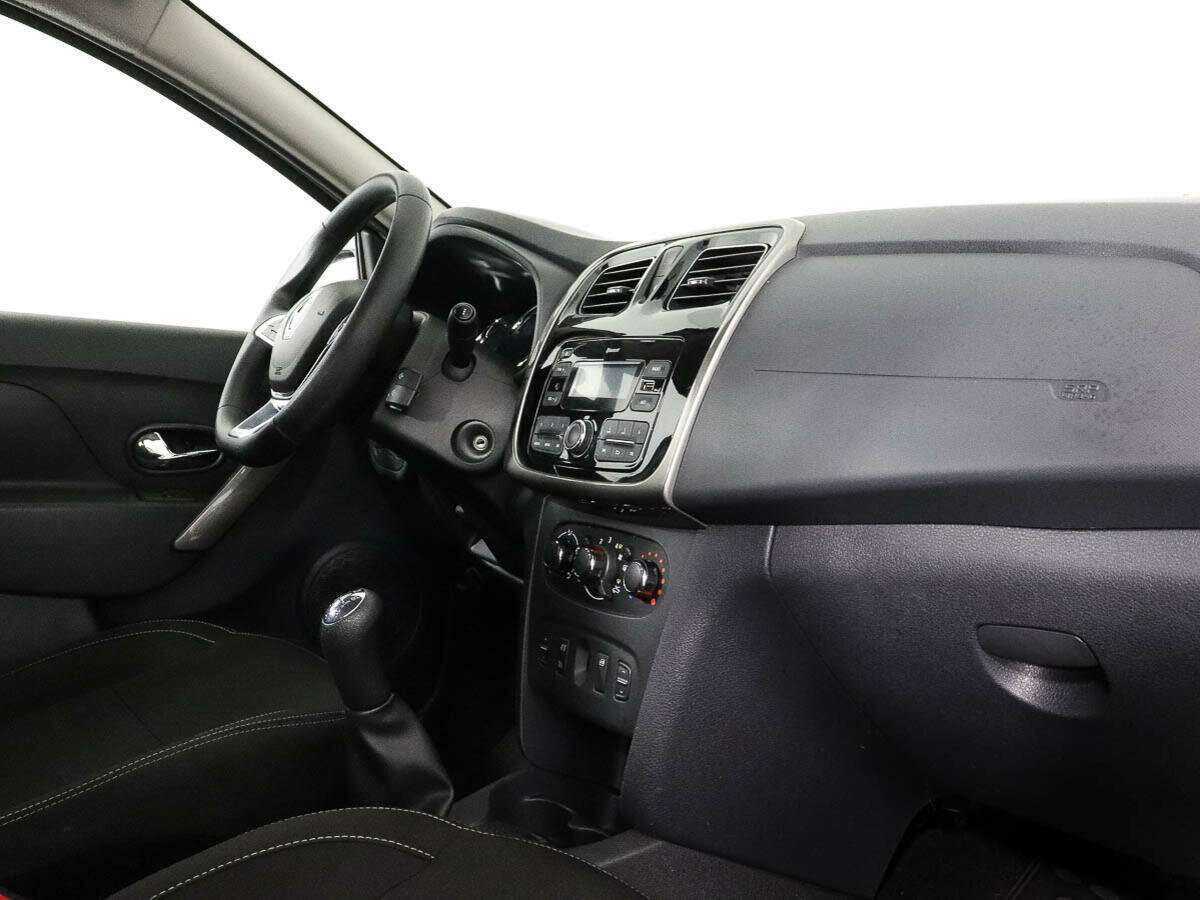 Renault Logan с пробегом — 2018 год. Фото: #6