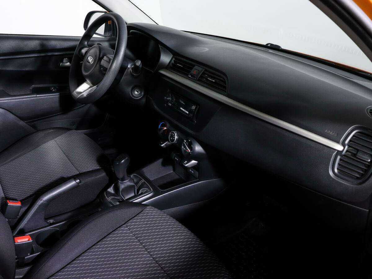 Kia Rio с пробегом — 2017 год. Фото: #6
