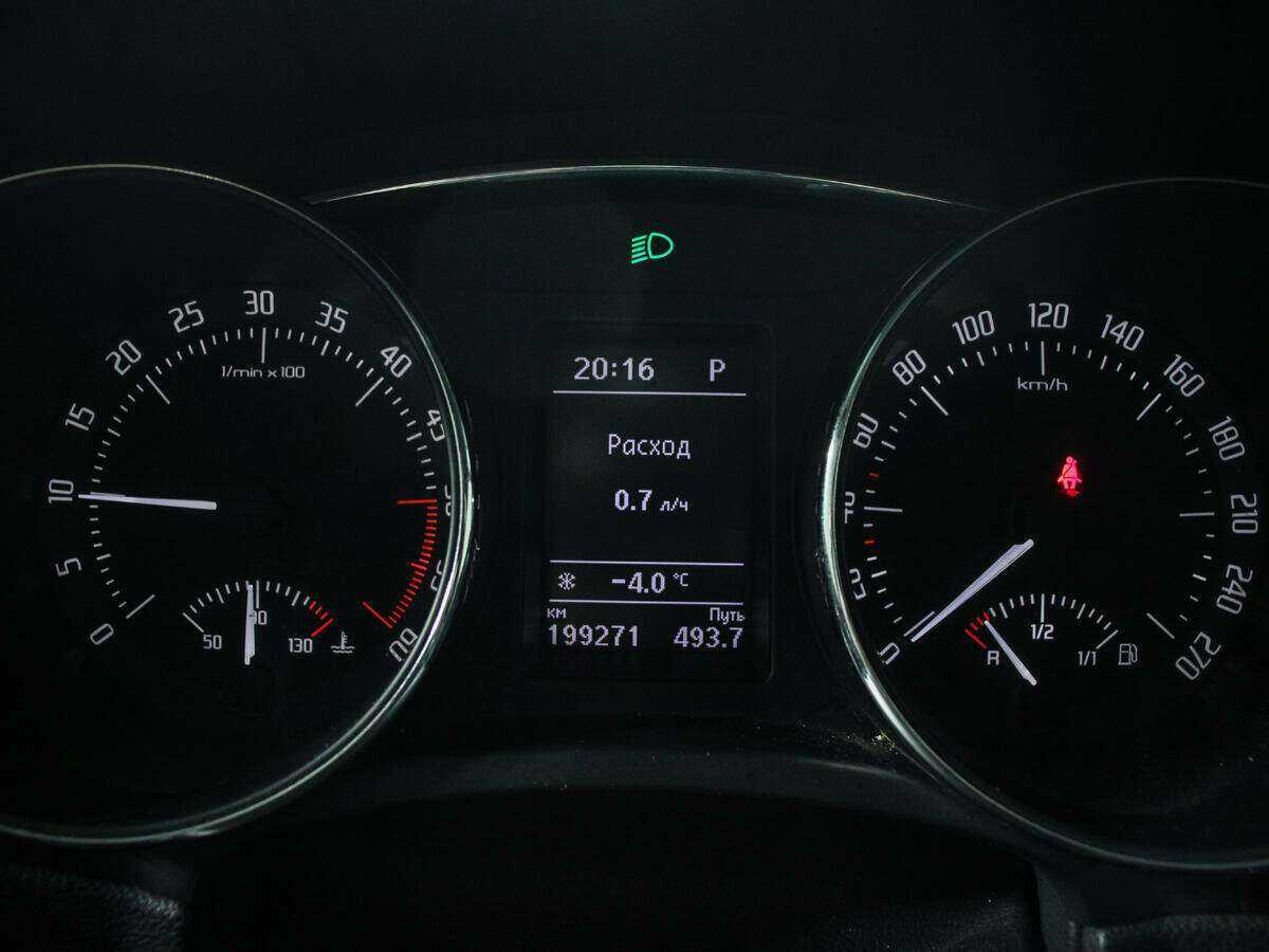 Skoda Superb с пробегом — 2014 год. Фото: #9