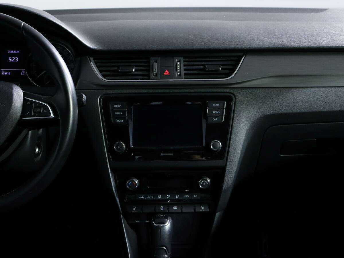 Skoda Rapid с пробегом — 2017 год. Фото: #10