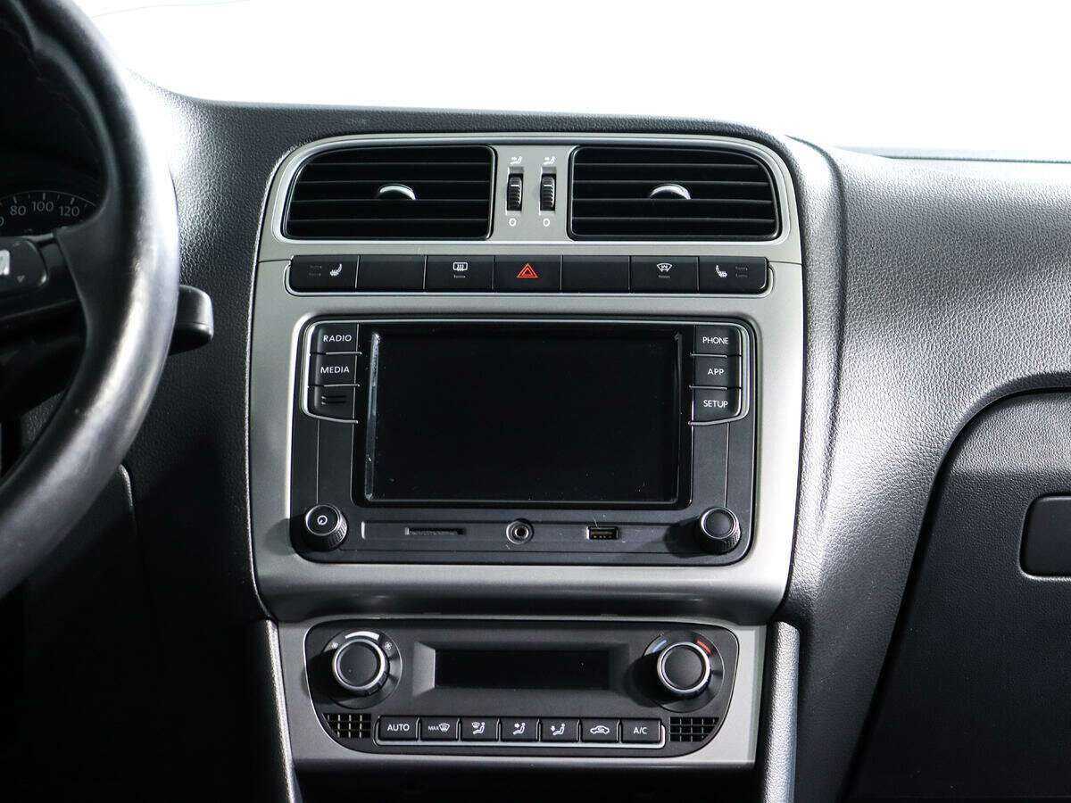 Volkswagen Polo с пробегом — 2017 год. Фото: #11