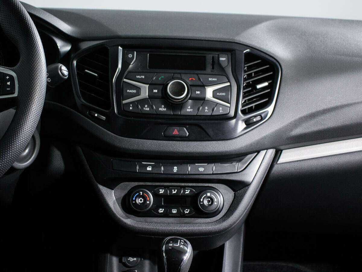 Lada (ВАЗ) Vesta с пробегом — 2019 год. Фото: #9