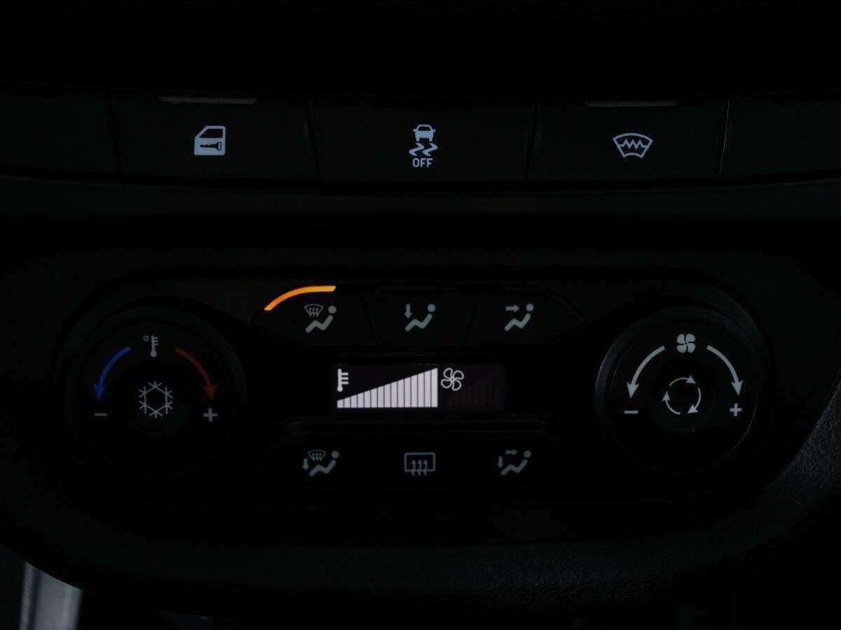 Lada (ВАЗ) Vesta с пробегом — 2019 год. Фото: #11