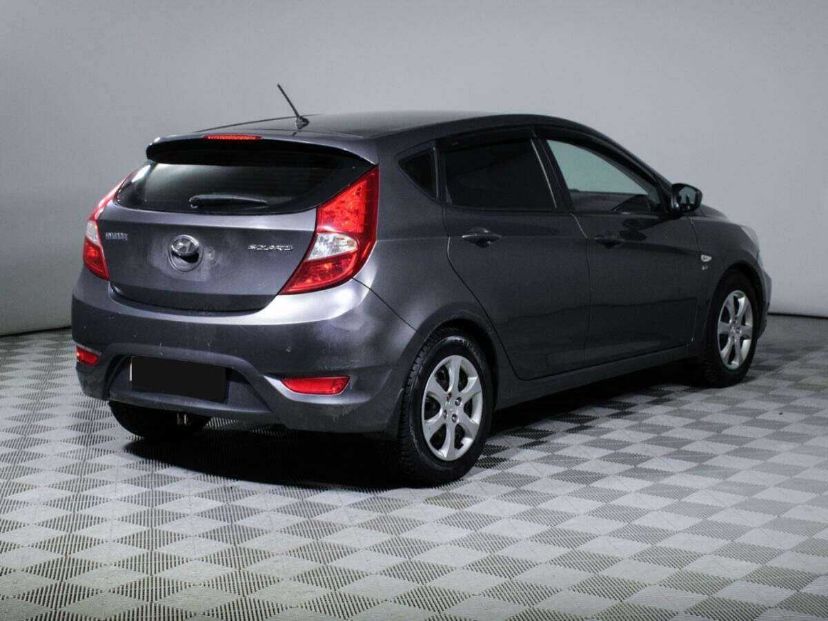 Hyundai Solaris с пробегом — 2012 год. Фото: #3