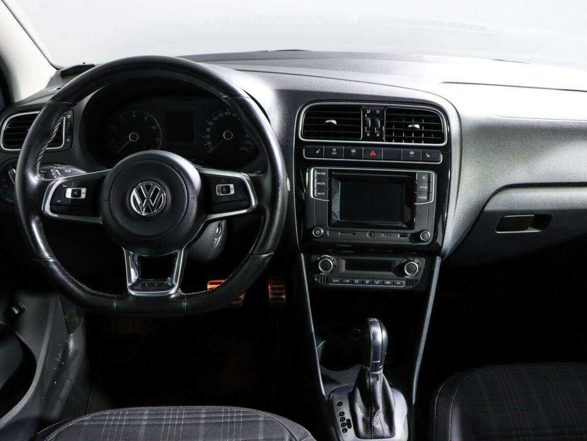 Volkswagen Polo с пробегом — 2017 год. Фото: #11