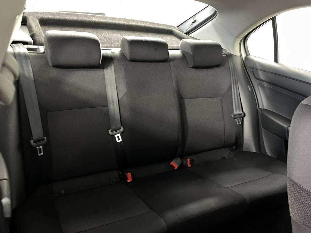 Skoda Rapid с пробегом — 2016 год. Фото: #13