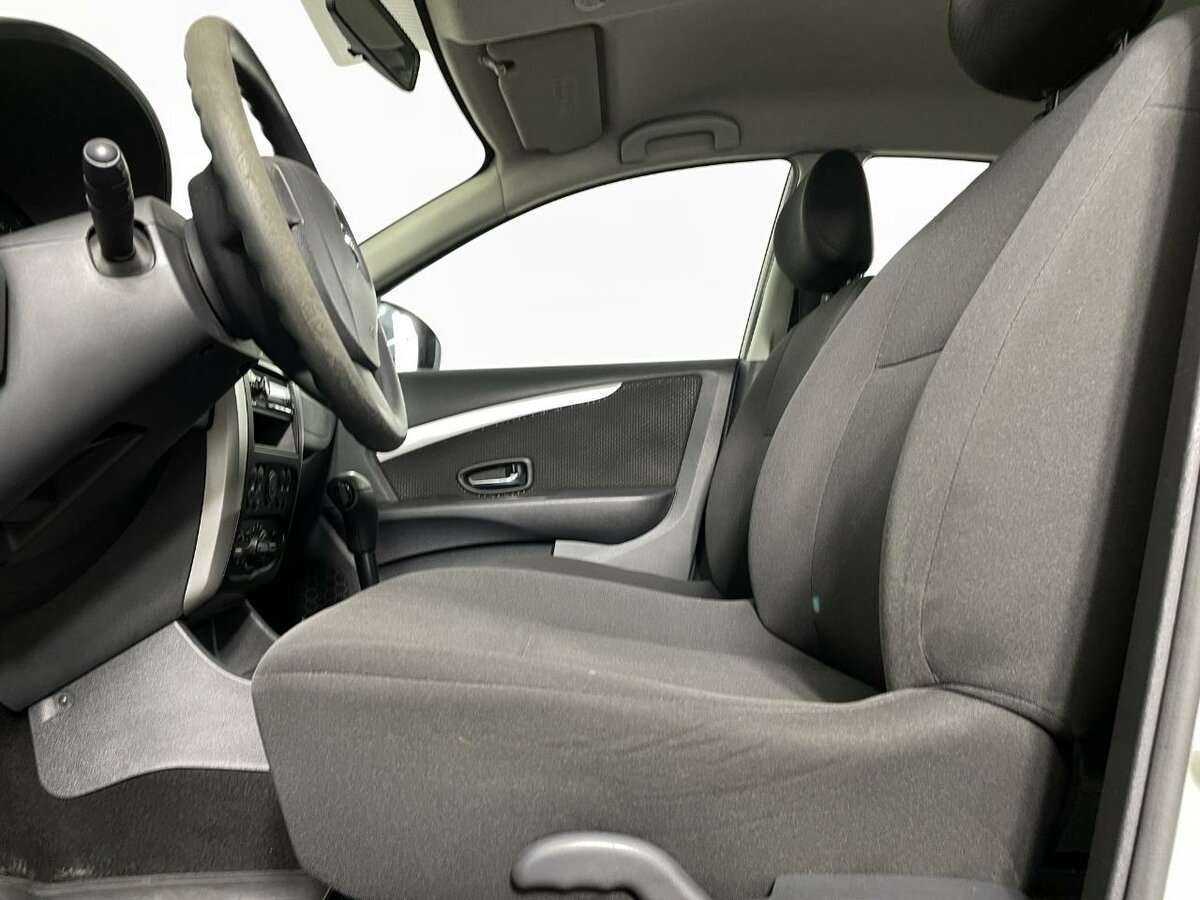 Nissan Almera с пробегом — 2013 год. Фото: #9