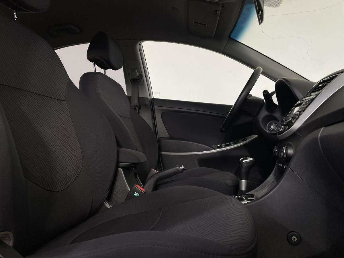 Hyundai Solaris с пробегом — 2012 год. Фото: #13