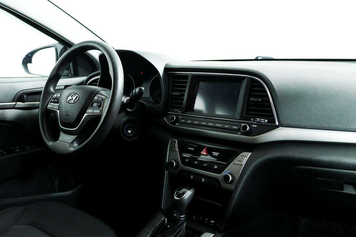 Hyundai Elantra с пробегом — 2018 год. Фото: #8