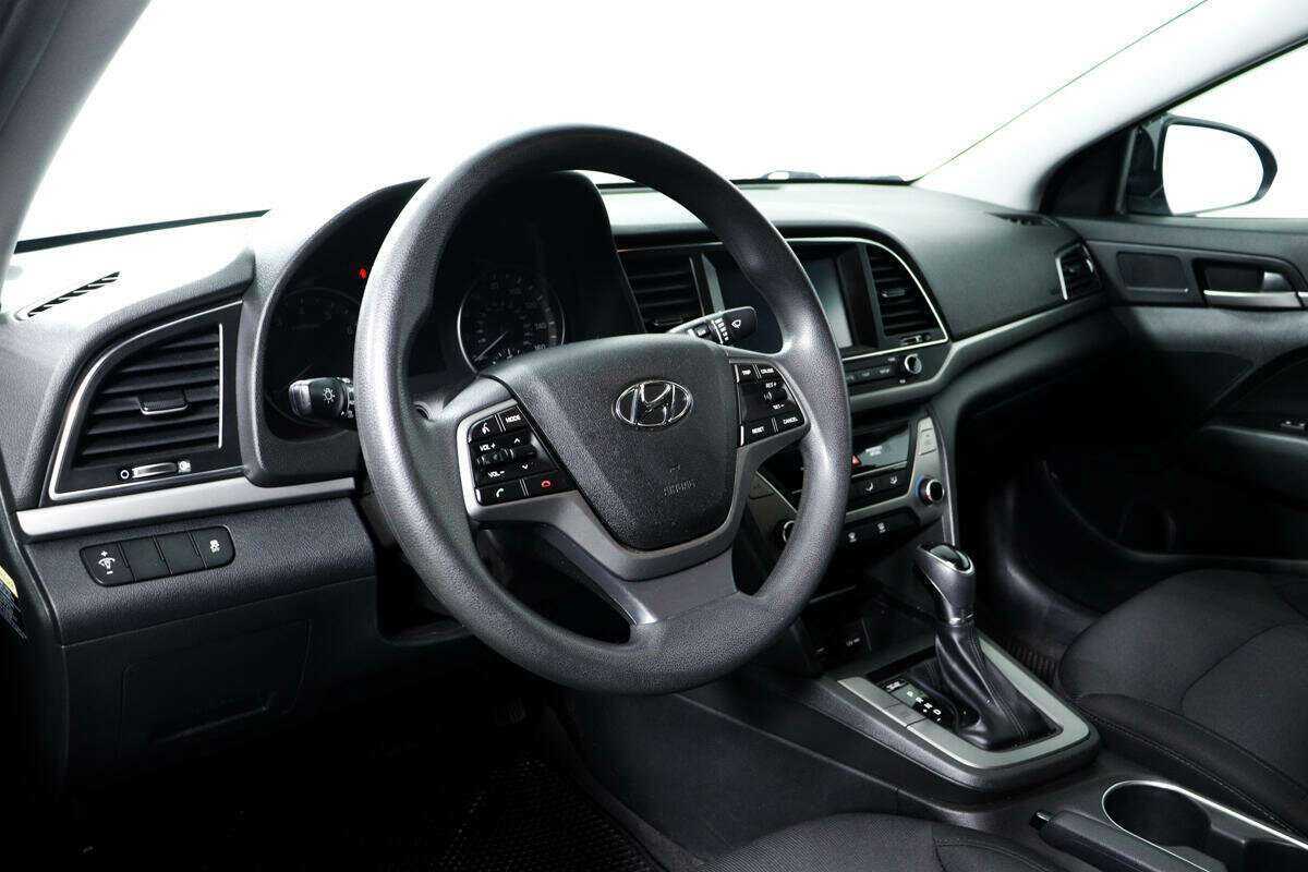 Hyundai Elantra с пробегом — 2018 год. Фото: #12