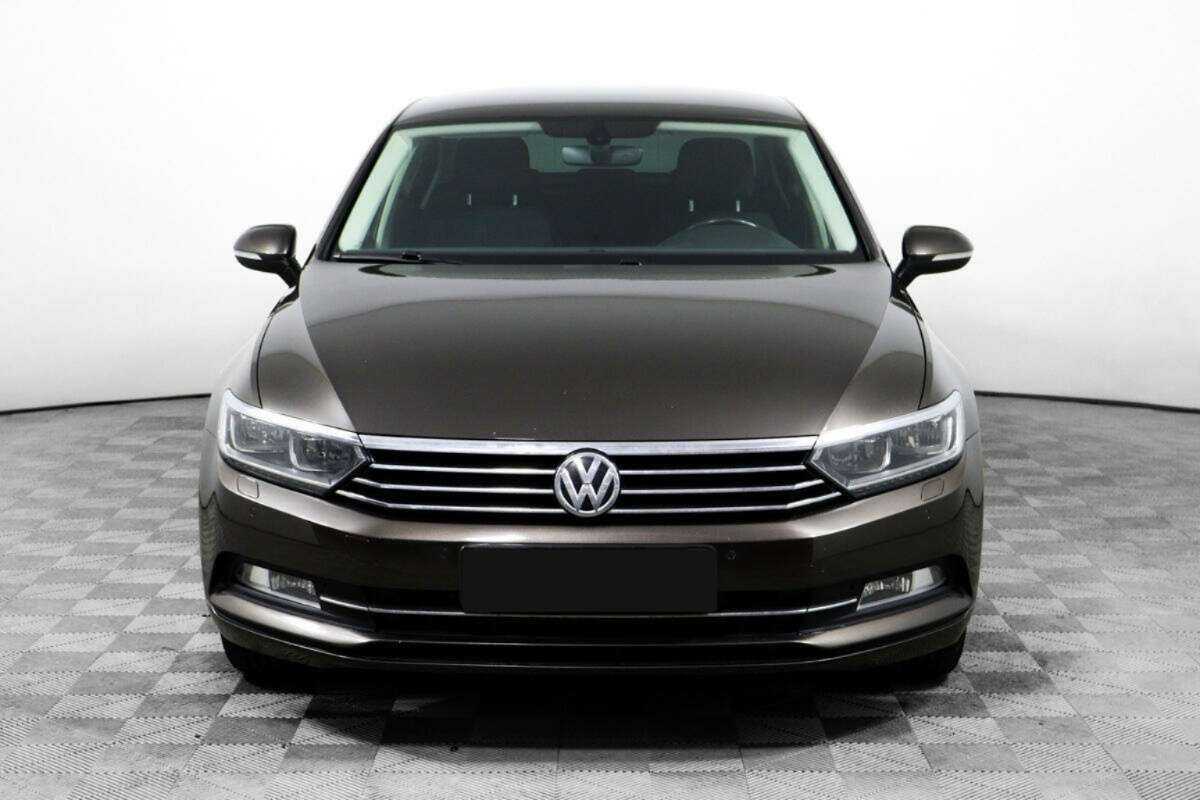 Volkswagen Passat с пробегом — 2016 год. Фото: #1