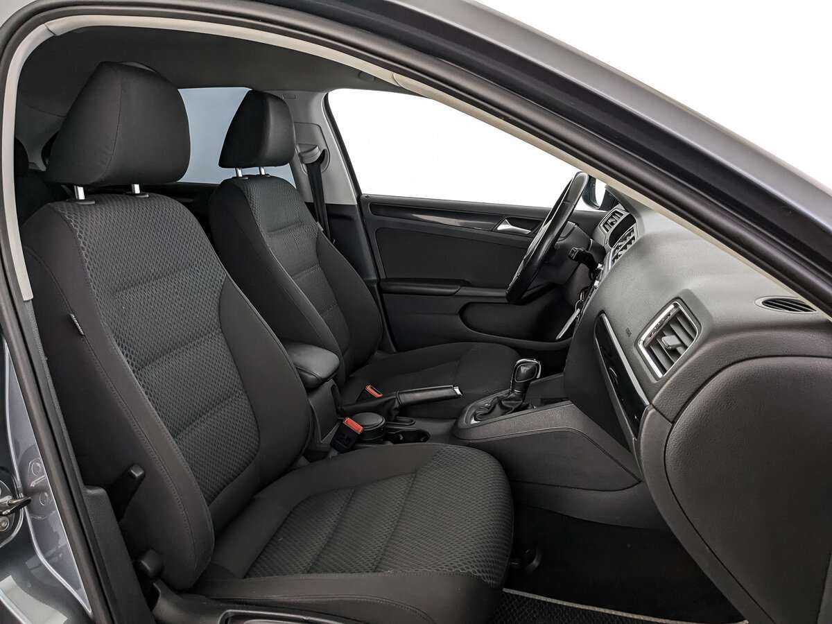 Volkswagen Jetta с пробегом — 2012 год. Фото: #17