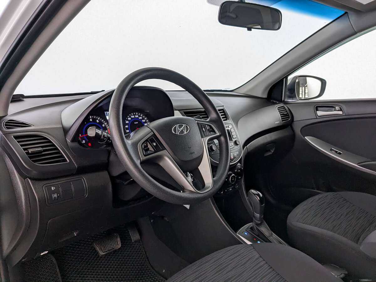 Hyundai Solaris с пробегом — 2015 год. Фото: #11