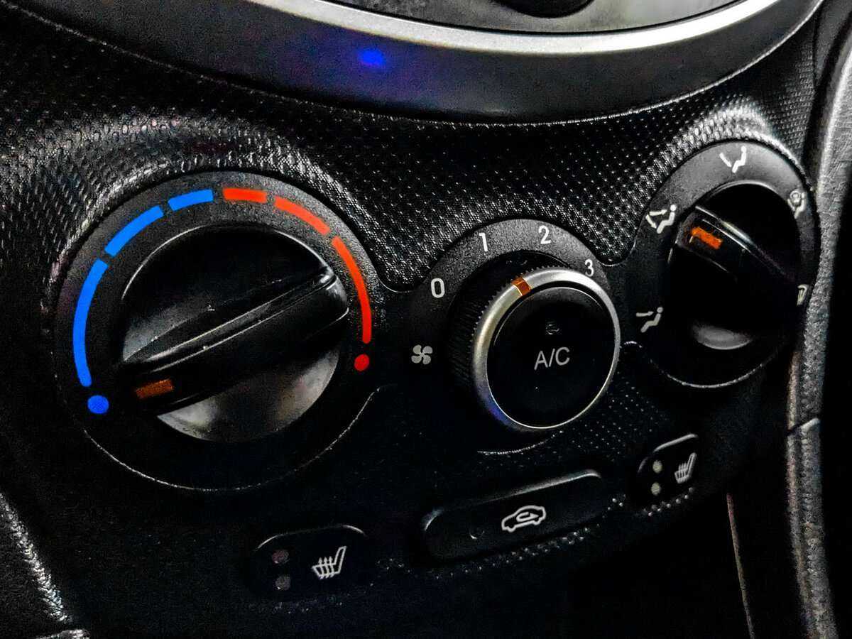 Hyundai Solaris с пробегом — 2015 год. Фото: #18