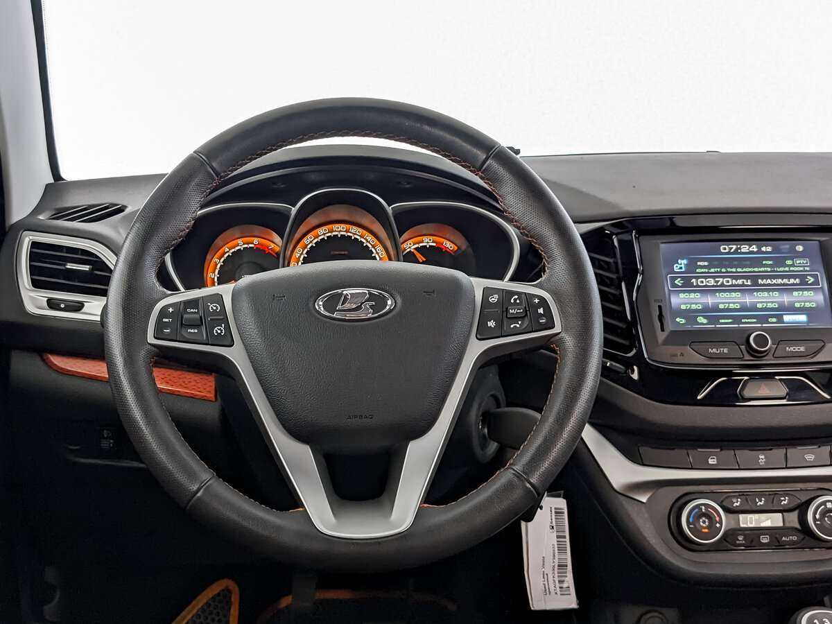 Lada (ВАЗ) Vesta с пробегом — 2019 год. Фото: #17