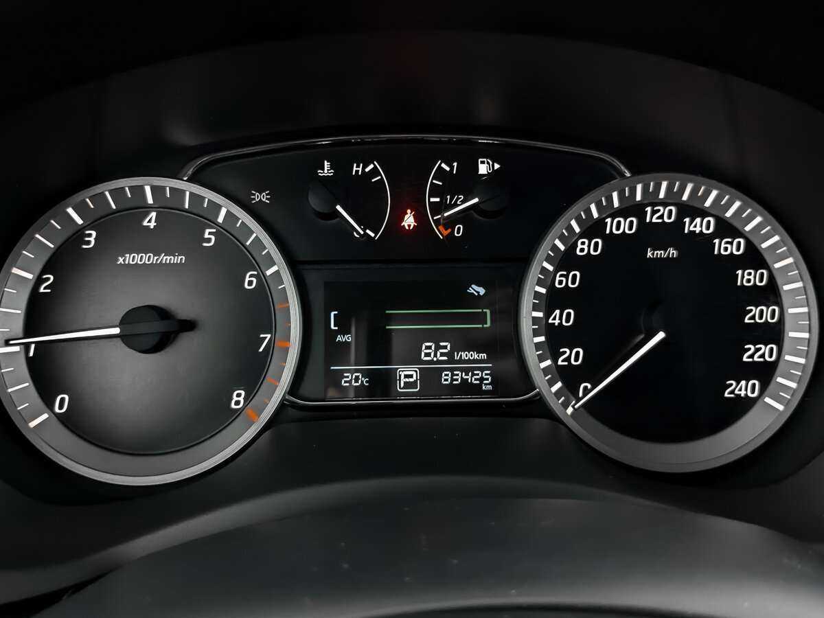 Nissan Tiida с пробегом — 2015 год. Фото: #11