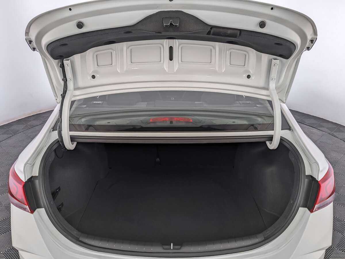 Hyundai Solaris с пробегом — 2022 год. Фото: #9