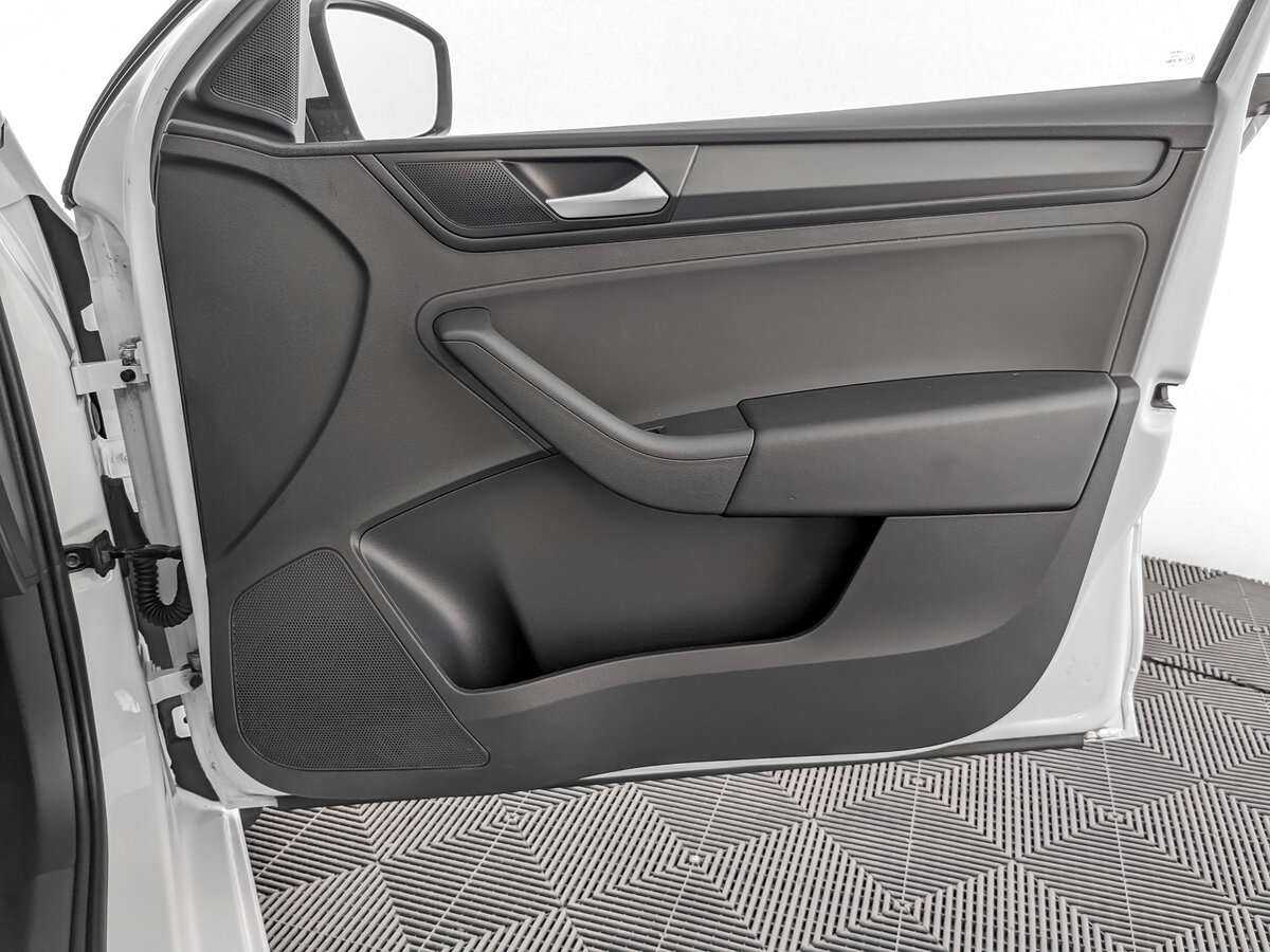 Volkswagen Polo с пробегом — 2020 год. Фото: #22