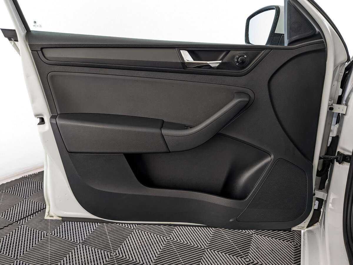 Skoda Rapid с пробегом — 2018 год. Фото: #14