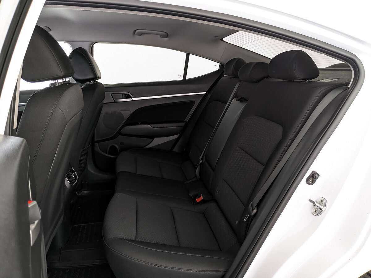 Hyundai Elantra с пробегом — 2020 год. Фото: #13