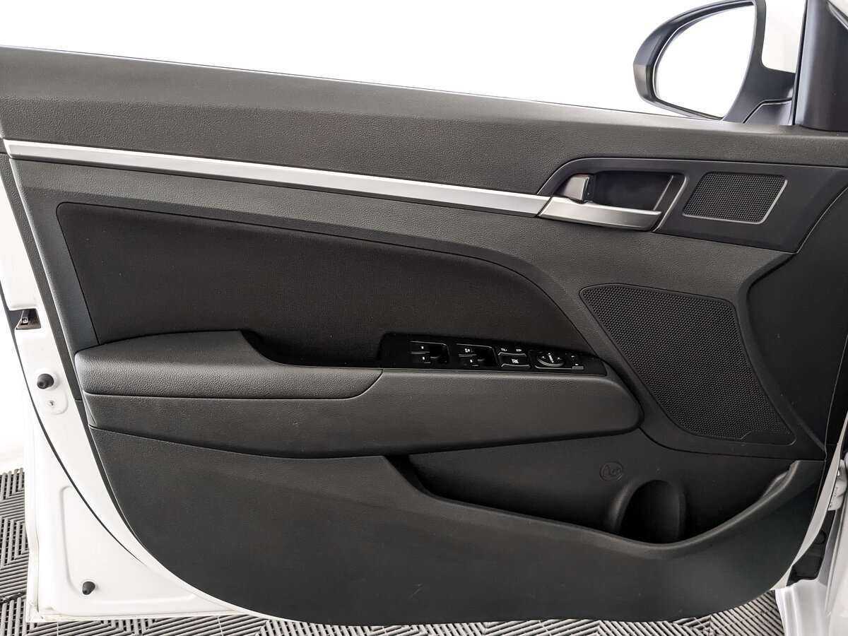 Hyundai Elantra с пробегом — 2020 год. Фото: #14