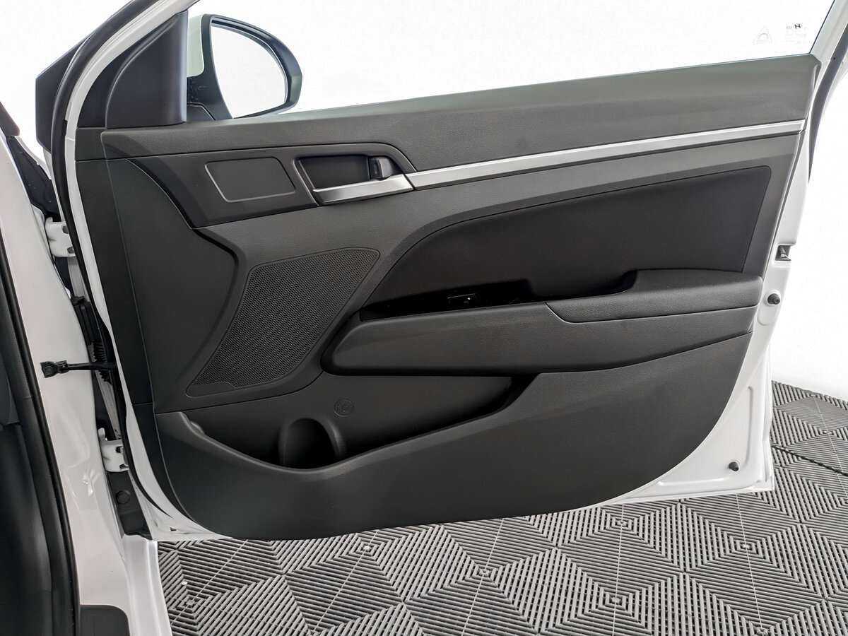 Hyundai Elantra с пробегом — 2020 год. Фото: #18
