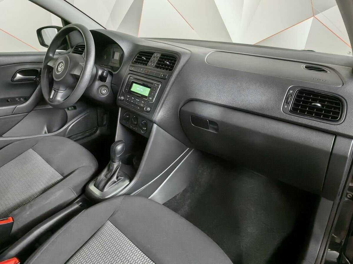 Volkswagen Polo с пробегом — 2013 год. Фото: #8