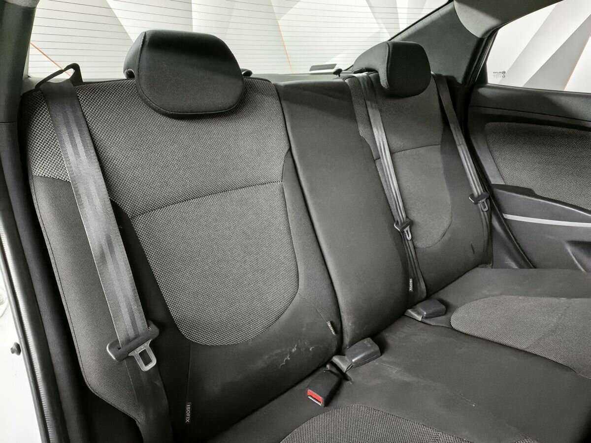 Hyundai Solaris с пробегом — 2013 год. Фото: #12