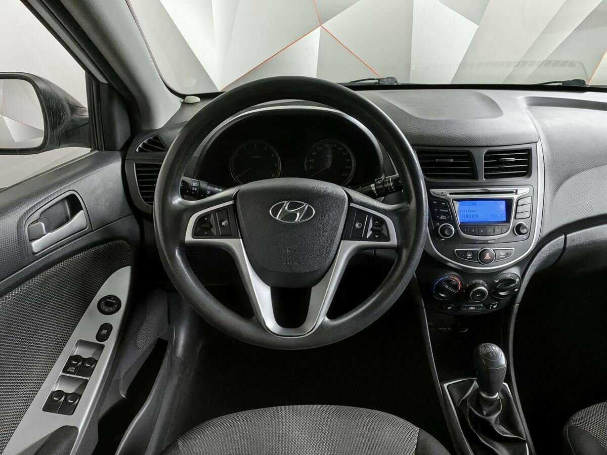 Hyundai Solaris с пробегом — 2013 год. Фото: #14