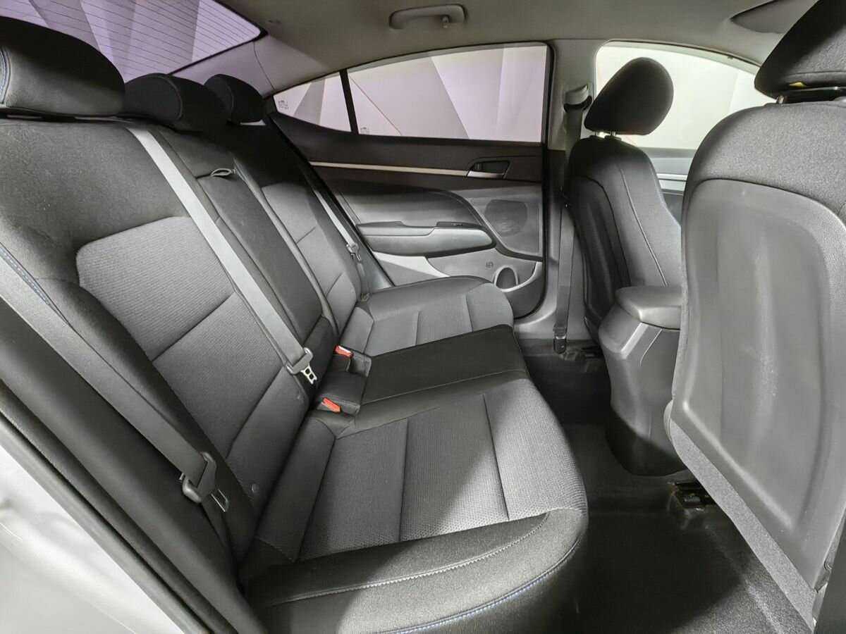 Hyundai Elantra с пробегом — 2018 год. Фото: #10