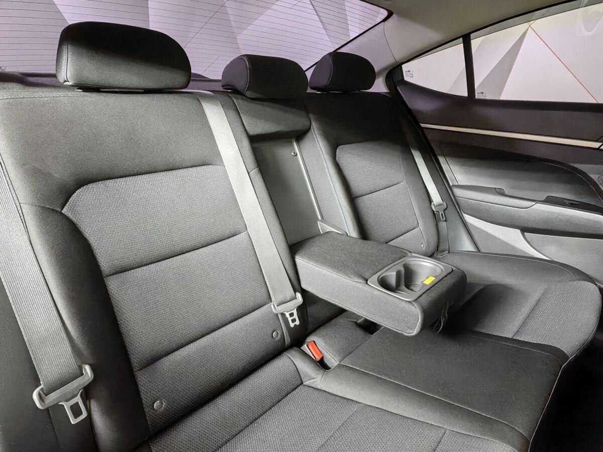 Hyundai Elantra с пробегом — 2018 год. Фото: #11