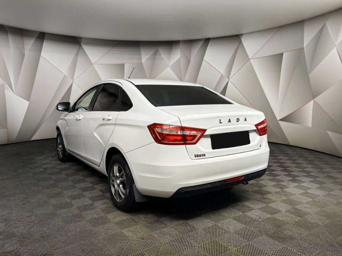 Lada (ВАЗ) Vesta с пробегом — 2018 год. Фото: #2