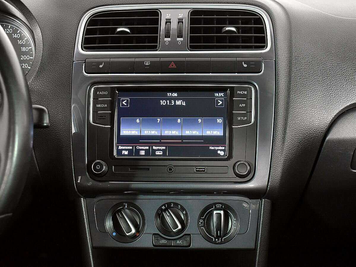 Volkswagen Polo с пробегом — 2020 год. Фото: #12