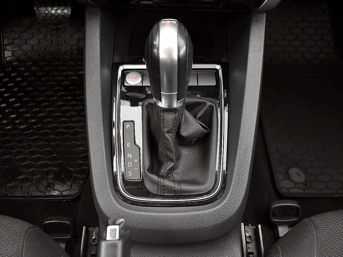 Volkswagen Jetta с пробегом — 2017 год. Фото: #13