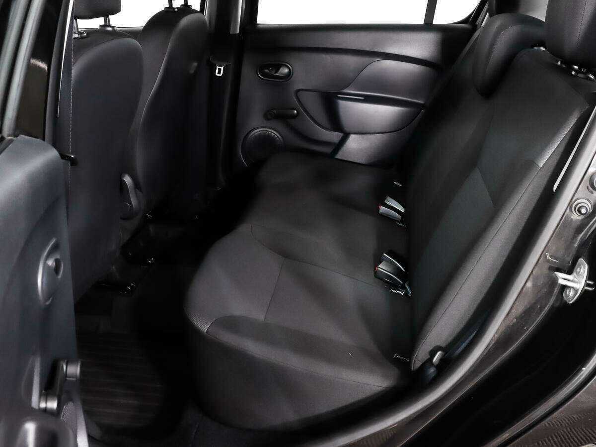 Renault Sandero с пробегом — 2015 год. Фото: #9