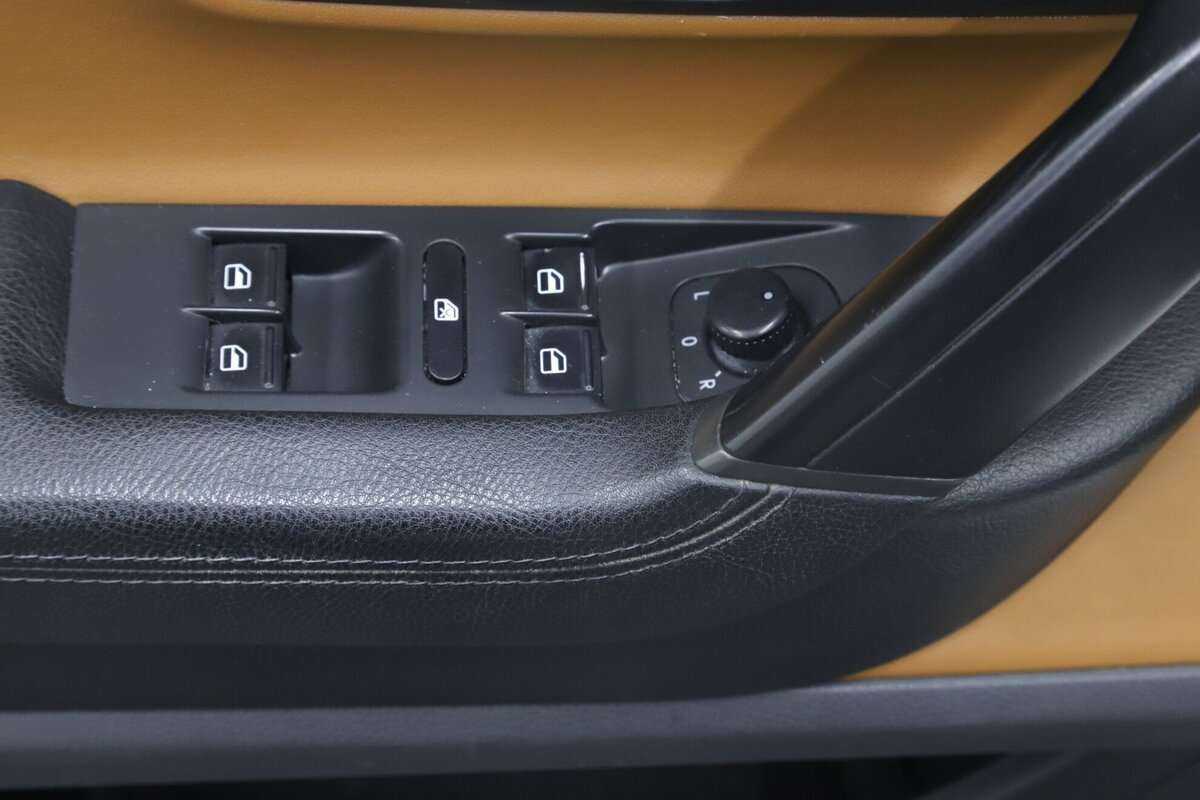 Volkswagen Passat CC с пробегом — 2013 год. Фото: #7