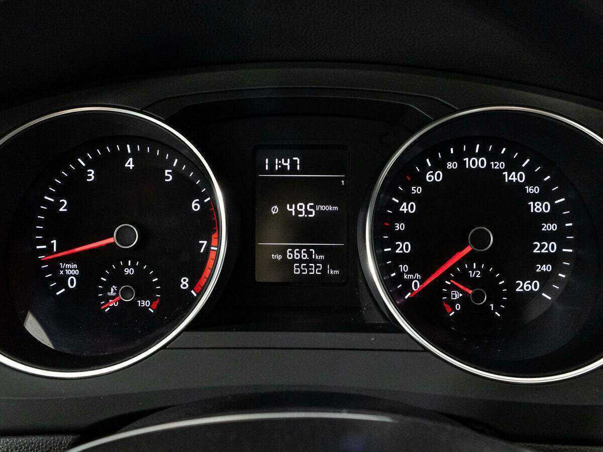 Volkswagen Jetta с пробегом — 2015 год. Фото: #11