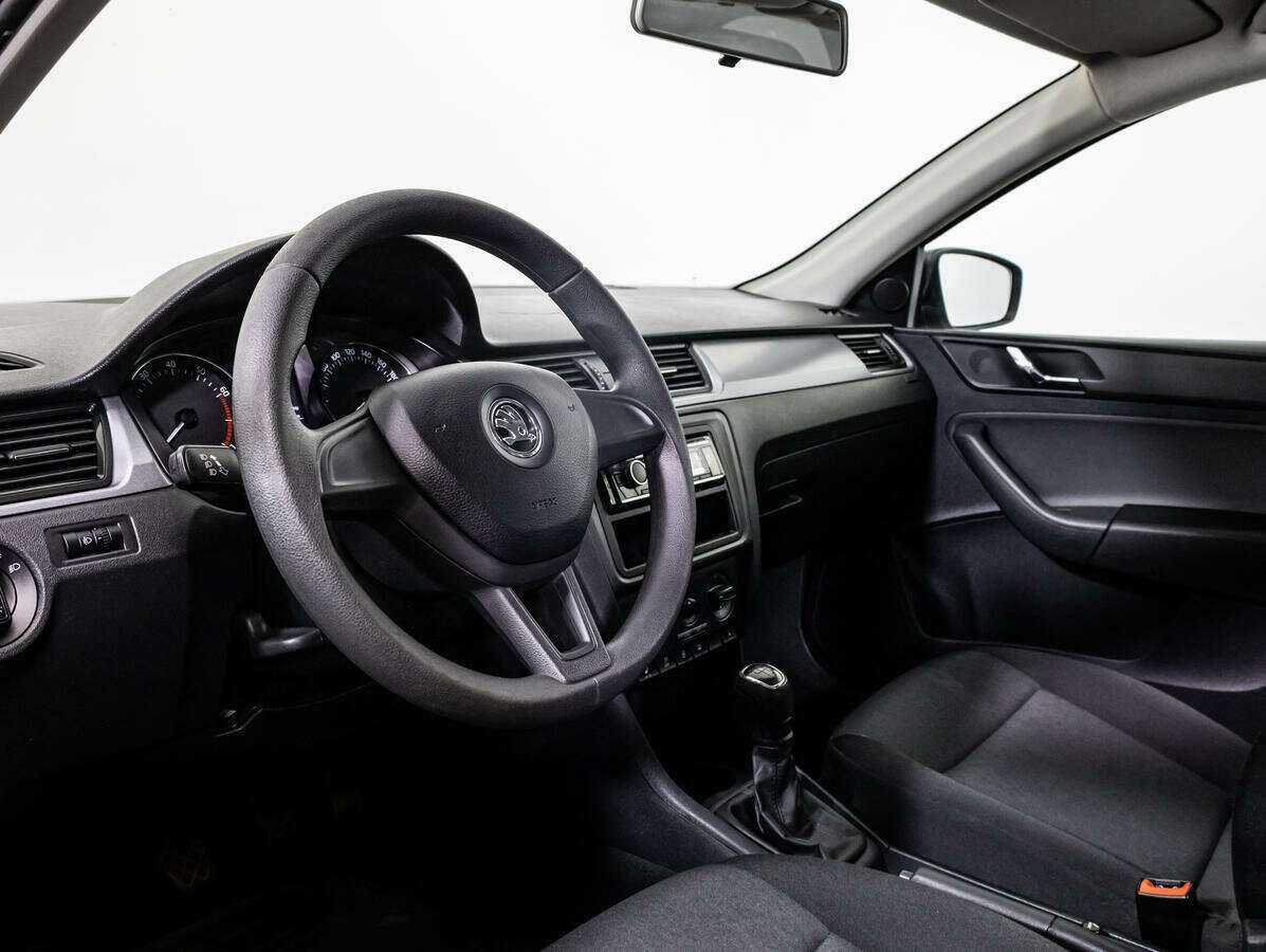 Skoda Rapid с пробегом — 2017 год. Фото: #8