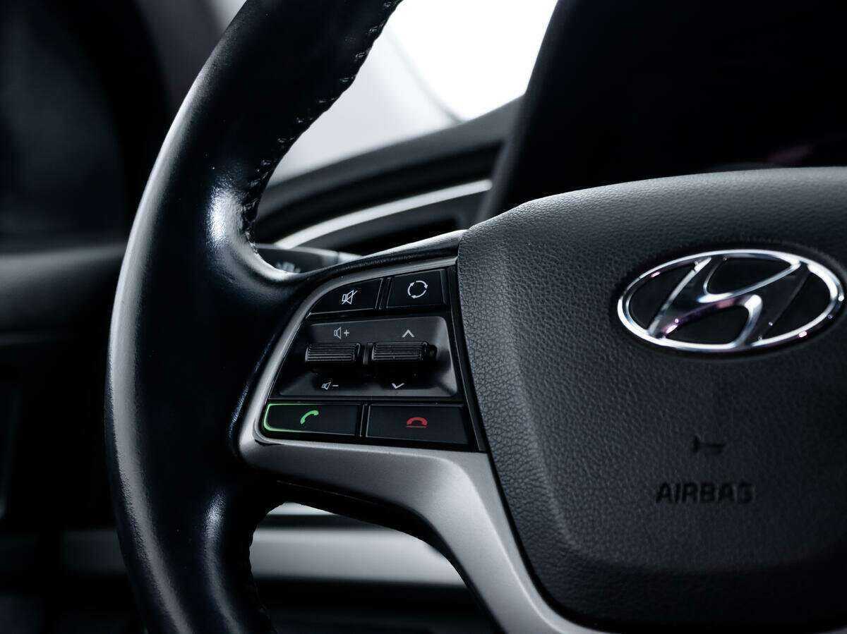 Hyundai Elantra с пробегом — 2017 год. Фото: #12