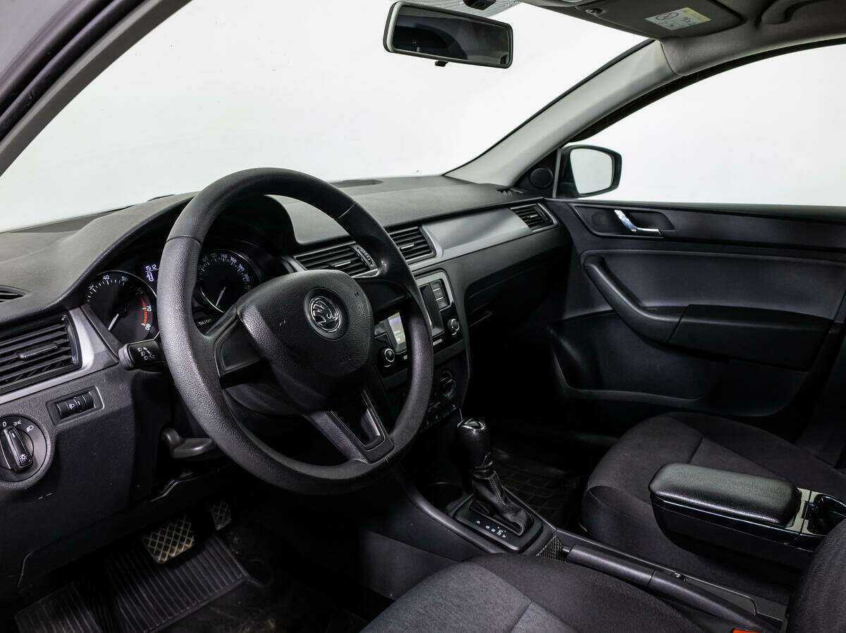 Skoda Rapid с пробегом — 2016 год. Фото: #9