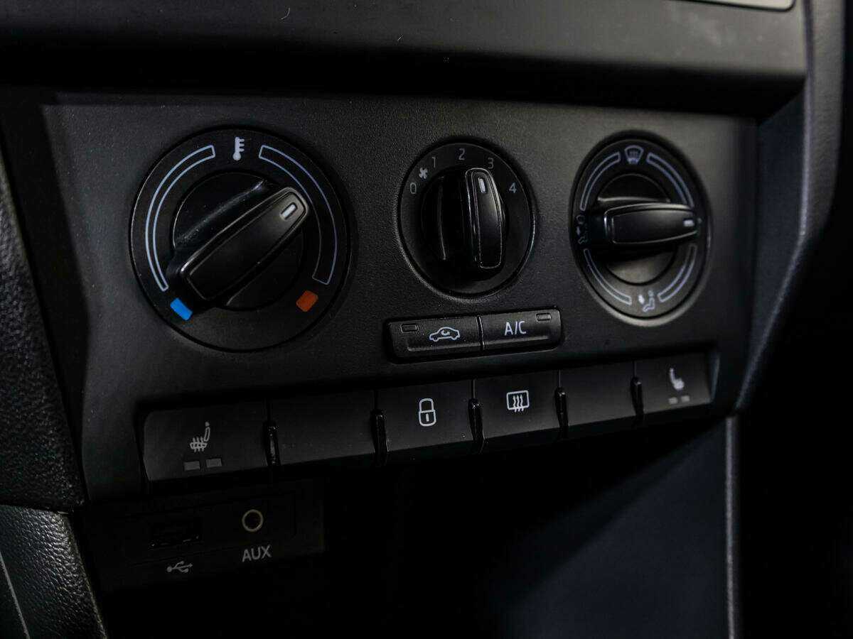 Skoda Rapid с пробегом — 2016 год. Фото: #15